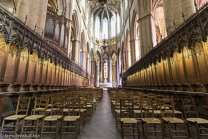 von André Sulpice geschnitztes Chorgestühl in der Kirche von Rodez