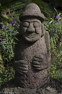 Dol Harubang als Wächter vor den Eingang zum Jae-Am Folk Village