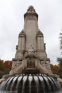 Rückseite des Denkmals zu Ehren Cervantes