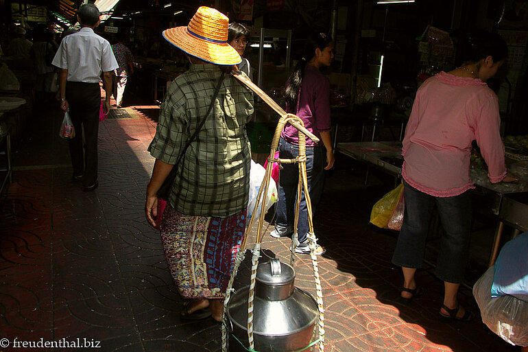 Lastenträger in Chinatown Bangkok