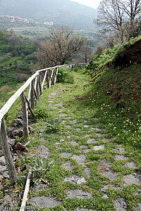 Spazierweg auf den Vulcano Spento