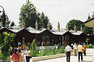 beim Mevlana Museum in Konya