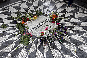 »Imagine«-Mosaik bei den Strawberry Fields