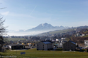 Hohle Gasse - Ausblick vom oberen Rastplatz über Küssnacht zum Pilatus