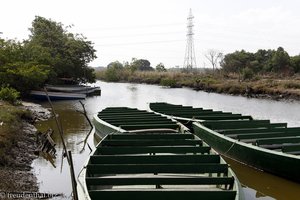 Boote am Kanal zu den Sümpfen