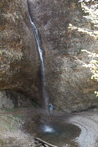 Annette unterm Wasserfall