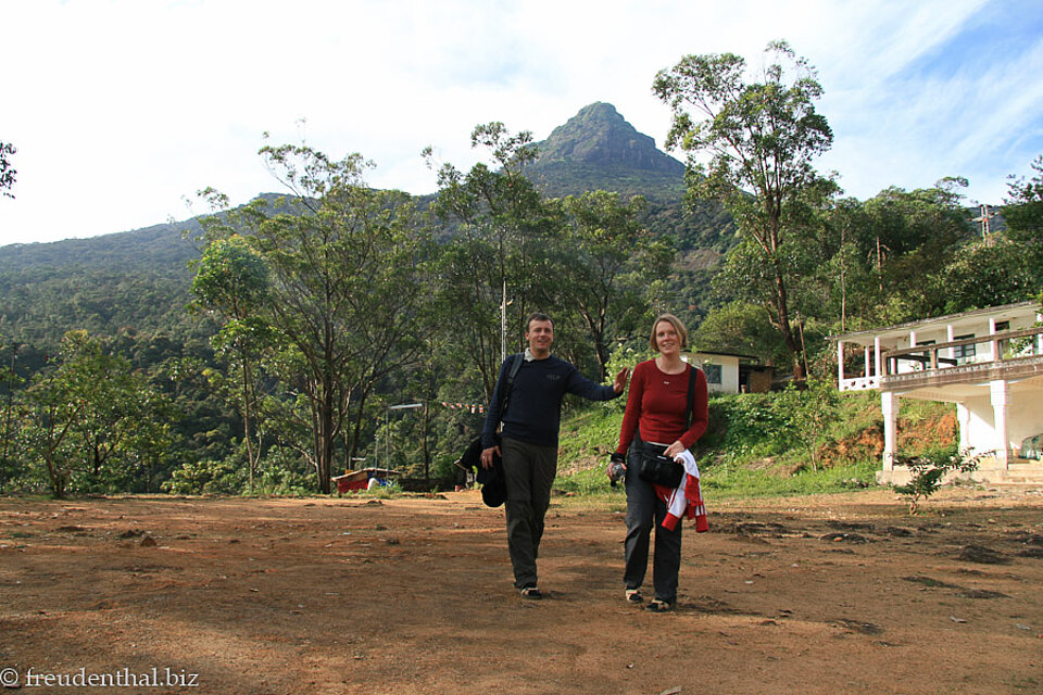 Wanderer nach dem Abstieg vom Adams Peak auf Sri Lanka