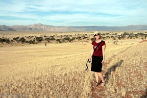 Annette in der Savanne des Namib Naukluft Park
