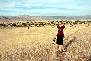 Annette in der Savanne des Namib Naukluft Park