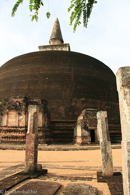 Rankoth (Ruvanveli) Vihara, die größte Dagoba in Polonnaruwa