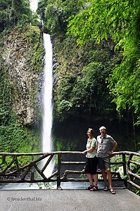 Angekommen - Anne und Lars an der Catarata Río Fortuna