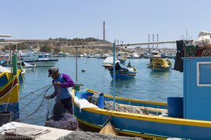 Fischer bei der Arbeit in Marsaxlokk auf Malta