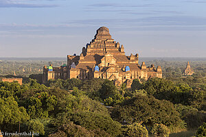 Dhammayan Gyi Pagode bei Sonnenuntergang