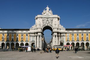 Sicht vom Praca do Comercio auf den Arco Monumental