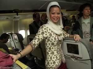 Royal Brunei - freundliche Flugbegleiterin auf dem Hinflug