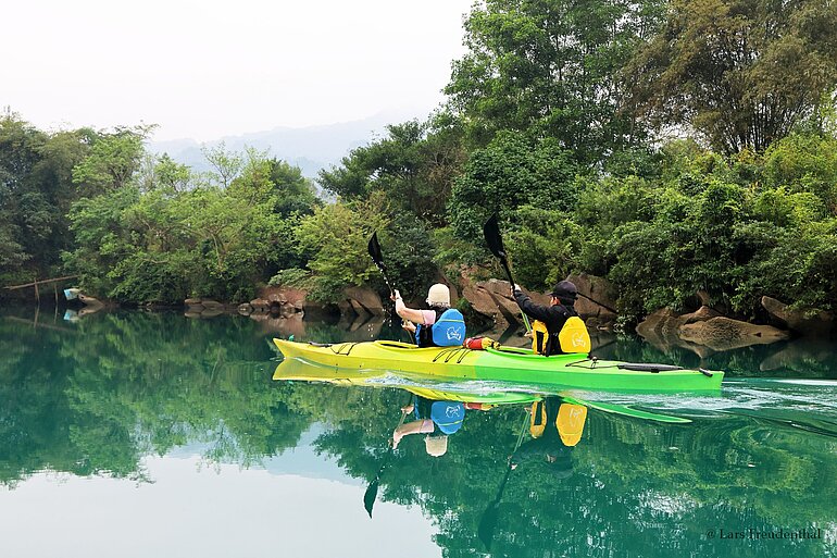 Doppelkajak auf dem Sông Chày Doppelkajak auf dem Sông Chày in Vietnam