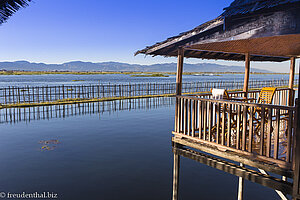 Balkon mit Seeblick - Golden Island Cottage