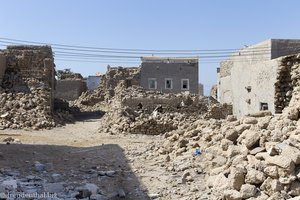 Zerfallene Häuser prägen die Geisterstadt von Mirbat