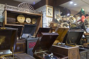 Plattenspieler und Grammophone - Charmsori Gramophone Museum