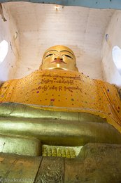 Buddha-Figur im Manuha Tempel von Bagan