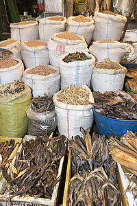 Trockenfisch beim Gemüsemarkt von Mawlamyaing