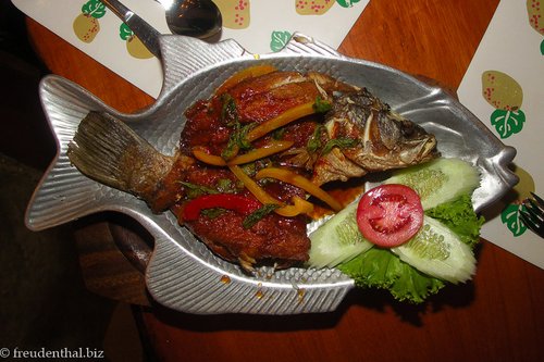 lecker Fischpfanne im Sakthong in Cha am Beach