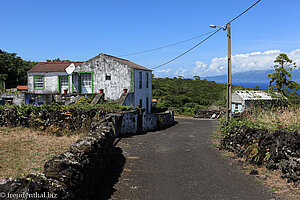 Weg von Piedade hinab zum Hafen in Calhau