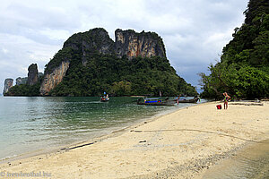 Strand, der zwei Inseln bei Ko Phak Bia fast miteinander verbindet.