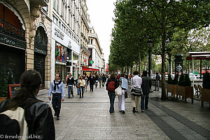 auf der Avenue des Champs-Élysées