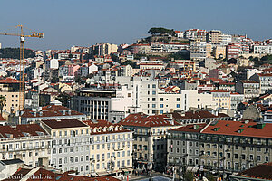 Blick vom Santa Justa zum Burgberg mit dem Castelo Sao Jorge