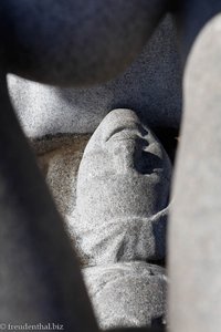 die Steinmenschen im Vigelands-Park können richtig Freude zeigen