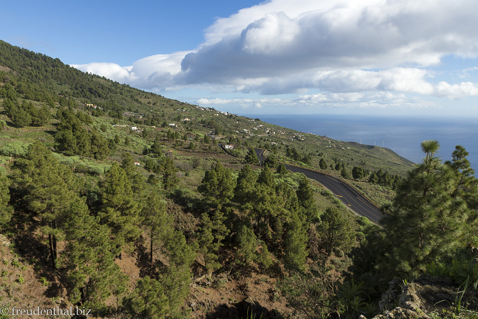 Aussicht vom Camino Real de la Costa zum Meer bei La Palma