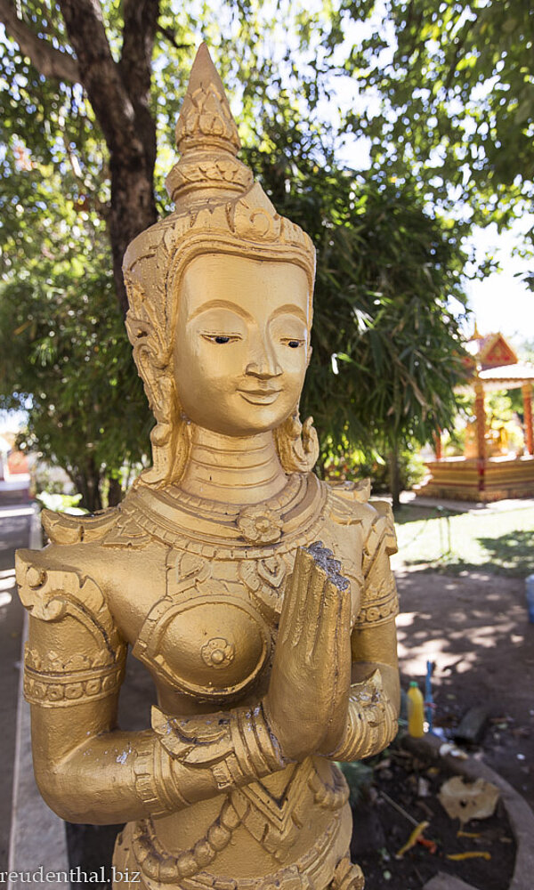 Statue im Wat That Luang Tai