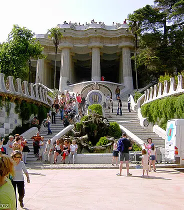 Spaziergang durch Gaudis Park Güell