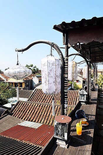 Erfrischungsgetränk auf einer Dachterrasse in Hội An