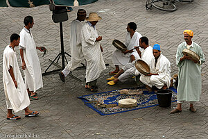 arme Schlangen beim Djemaa el-Fna vom Marrakesch