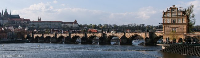 Karlsbrücke - bis ins 19. Jahrhundert die einzige Verbindung über die Moldau