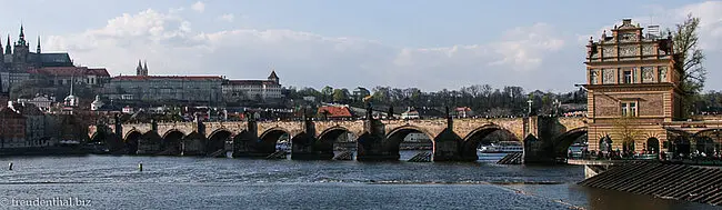 Karlsbrücke - bis ins 19. Jahrhundert die einzige Verbindung über die Moldau