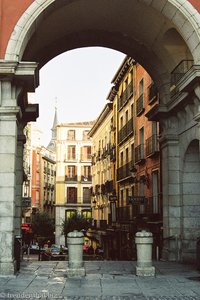 Ein Tor zur Plaza Mayor