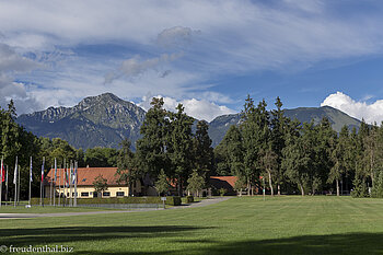 Wunderschöne Berglandschaft hinter dem Landgut Brdo