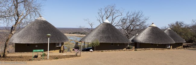 Rundhütten beim Olifants Camp im Krüger Nationalpark