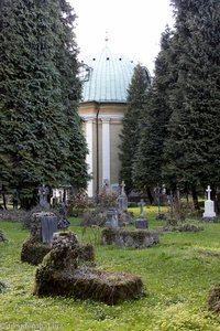 Blick über den Sebastiansfriedhof zur Gabrielskapelle