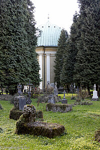 Blick über den Sebastiansfriedhof zur Gabrielskapelle