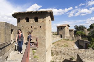 Blick über die Gallo-romanische, nördliche Stadtmauer von Carcassonne