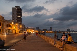 Ein Abendspaziergang am Malecón
