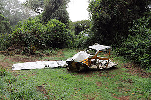Ein Flugzeugwrack im Regenwald - Sendero el Quetzal
