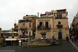 Auf der Piazza Duomo von Taormina