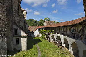 Im Innenhof der Kirchenburg von Valea Viilor