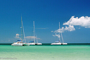 Katamarane vor Cayo Blanca