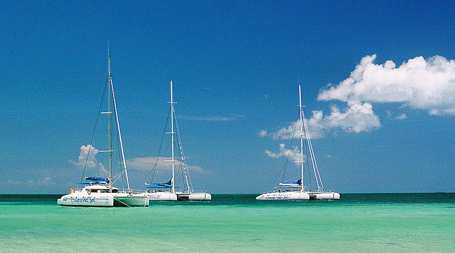 Katamarane vor Cayo Blanca